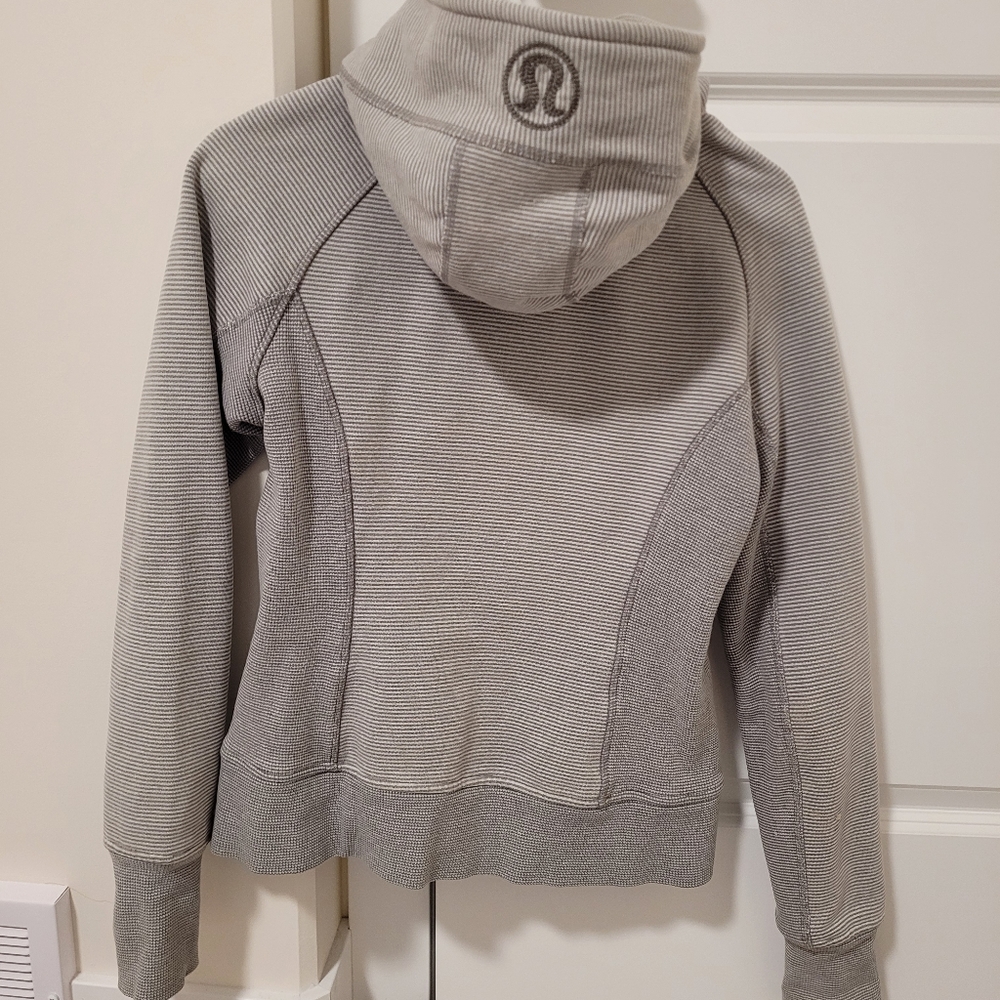 Lululemon - Picture 2 of 4